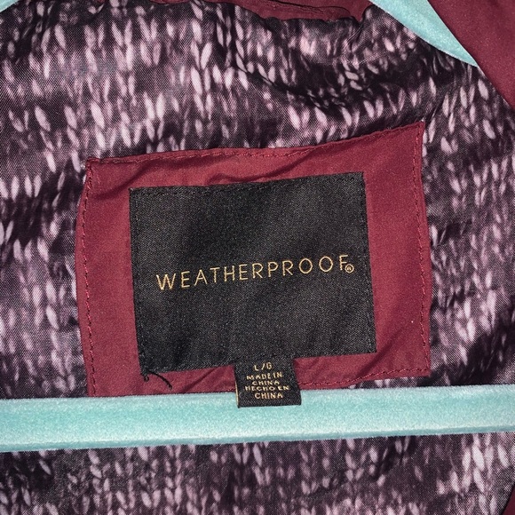 Weatherproof burgundy puffer vest ⭐️ - Picture 9 of 10